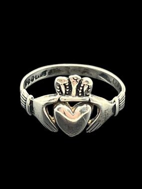 Claddagh heart in hands sterling silver vintage ring sz 7.25 European hallmarks